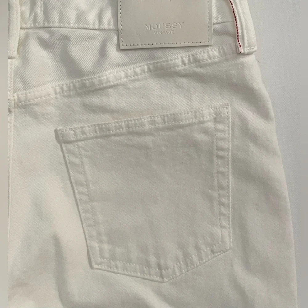 Moussy white high